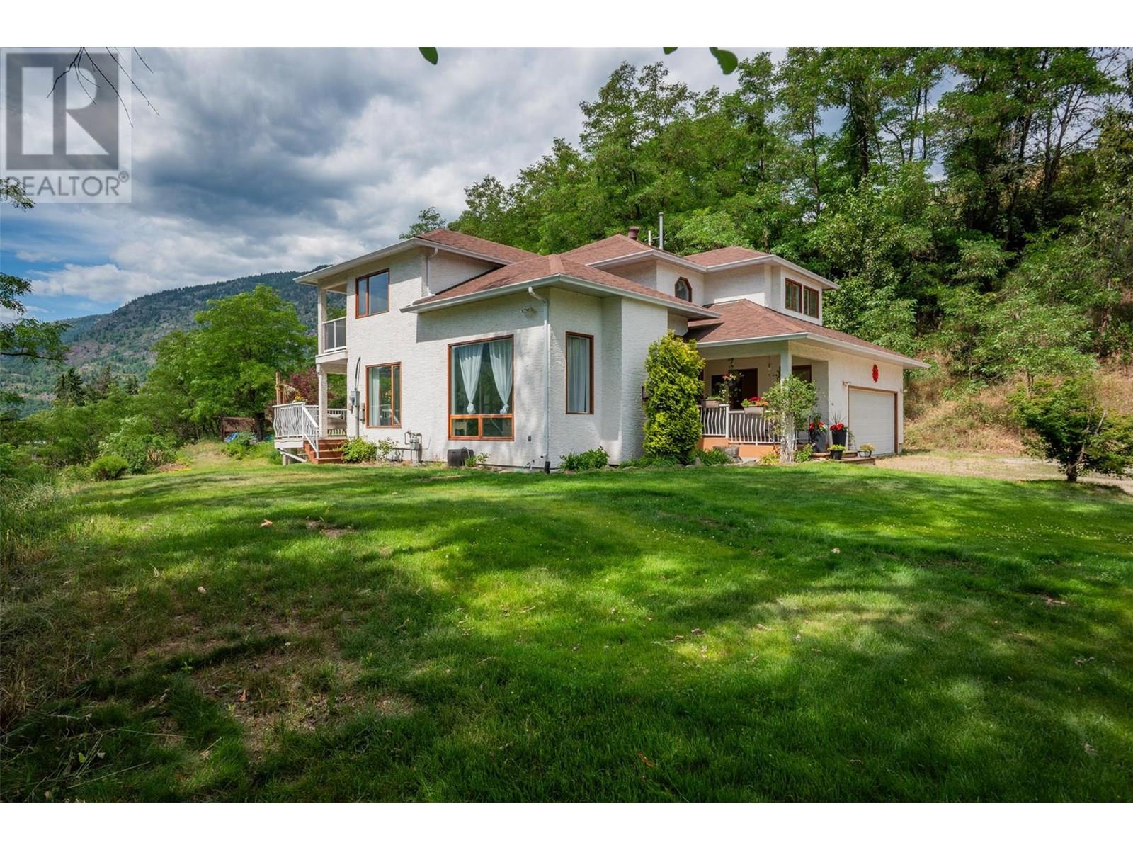 507 15th Ave, Genelle, BC V0G 1G0