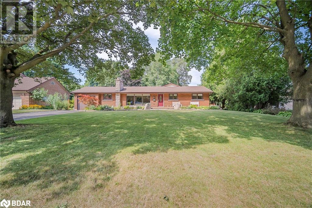 15 Hawthorne Rd, Cambridge, ON N1S 3J8