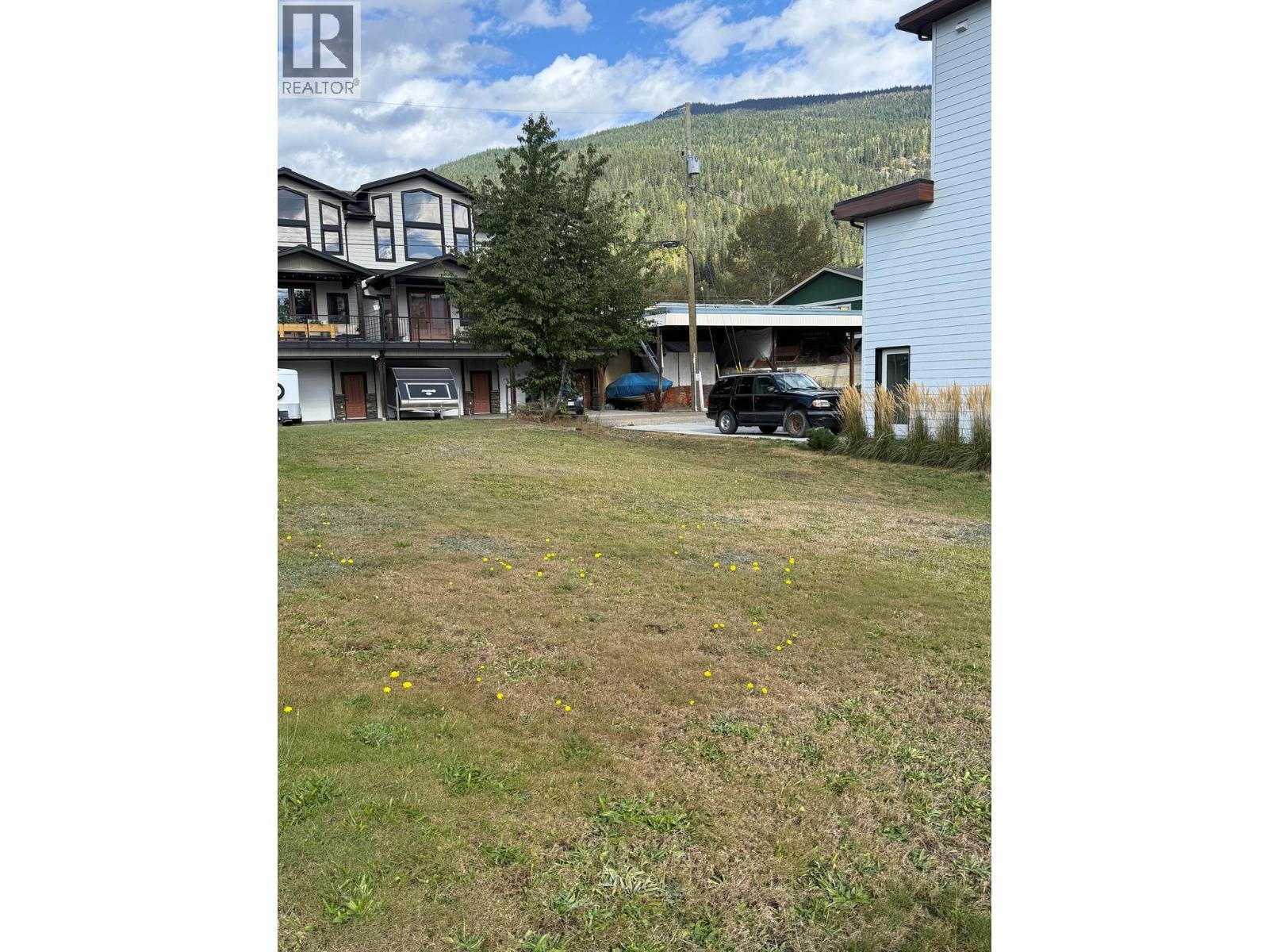 309 Taylor St, Revelstoke, BC V0E 2S0