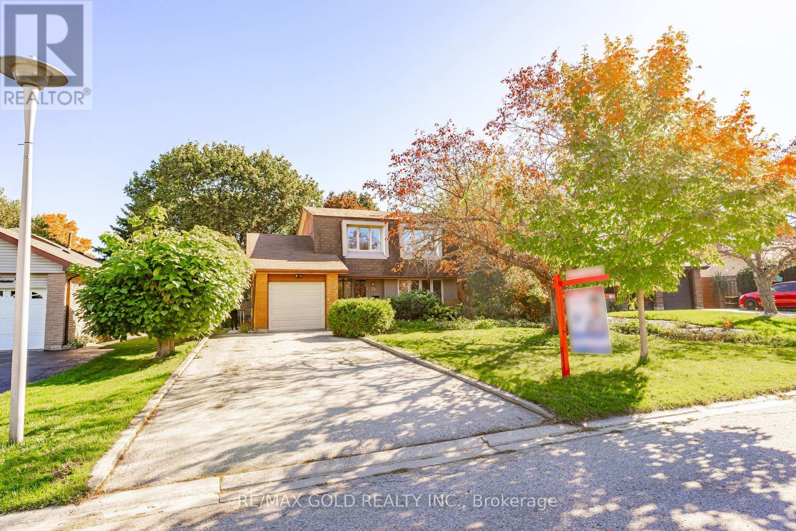 74 Lorraine Cres, Brampton, ON L6S 2R7