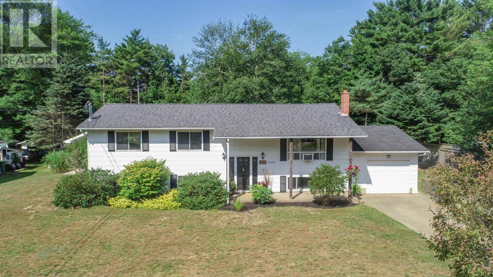 1353 Pinecrest Dr, Coldbrook, NS B0P 1J0