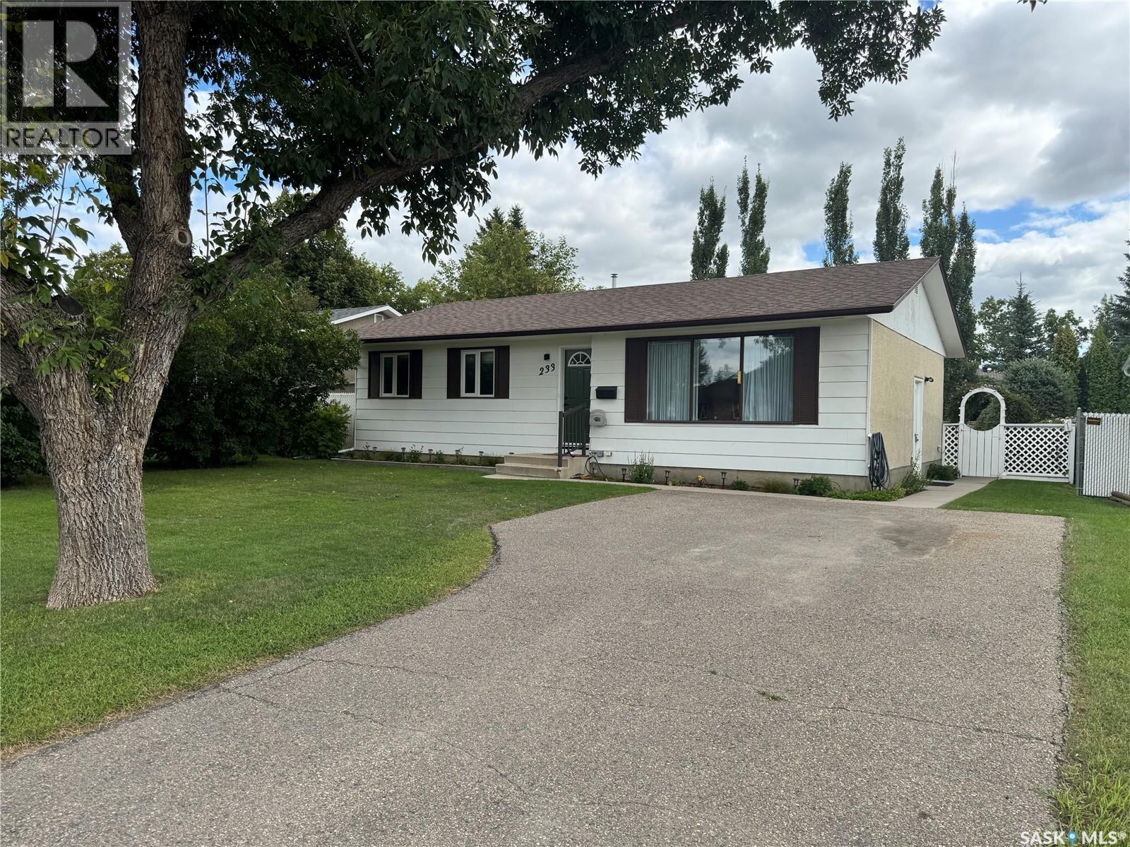 233 Assiniboine Dr, Saskatoon, SK S7K 4A3