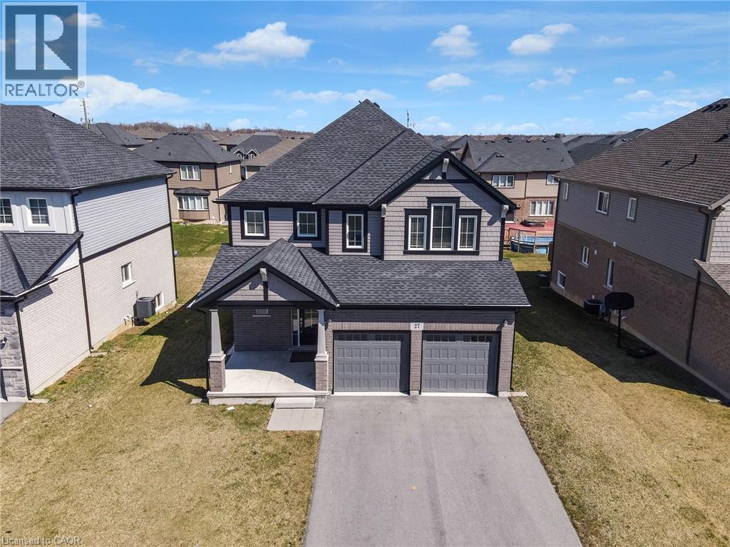 27 Monarch St, Welland, ON L3C 0E6