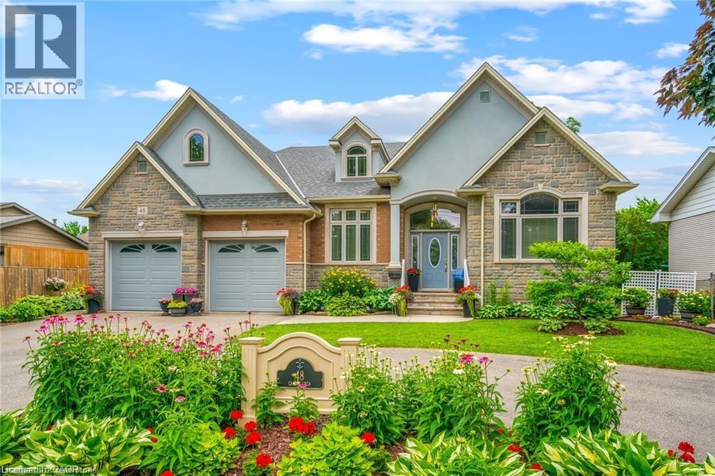 48 Casablanca Blvd S, Grimsby, ON L3M 3Z2