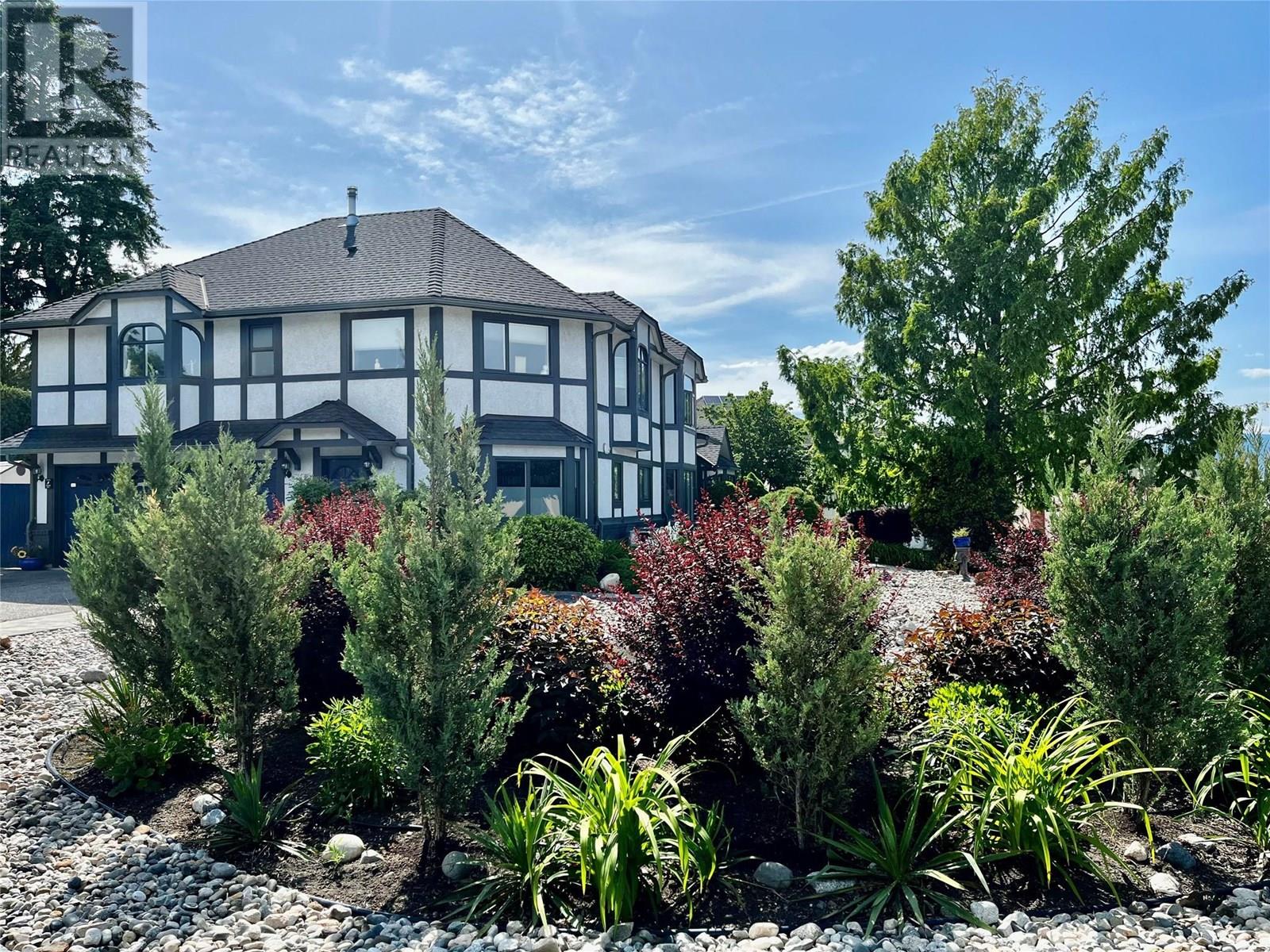 437 Duke Ct, Kelowna, BC V1W 3A2