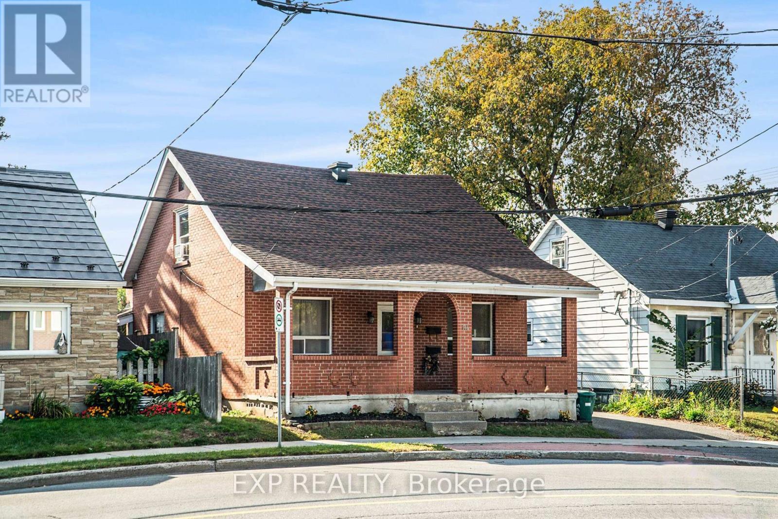 566 Kirkwood Ave, Ottawa, ON K1Z 5X4