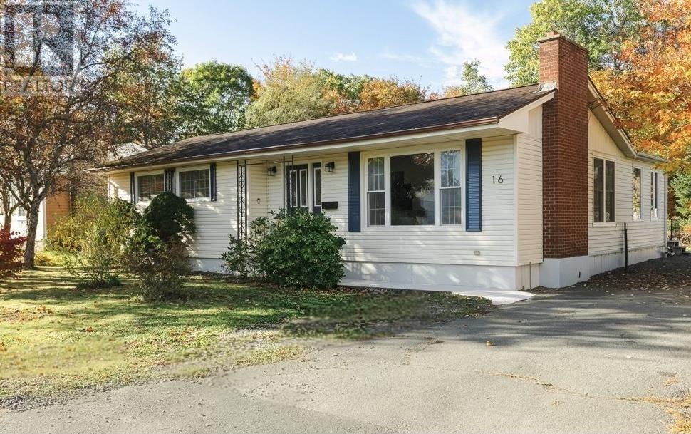 16 Howland Dr, Lower Sackville, NS B4C 1S6