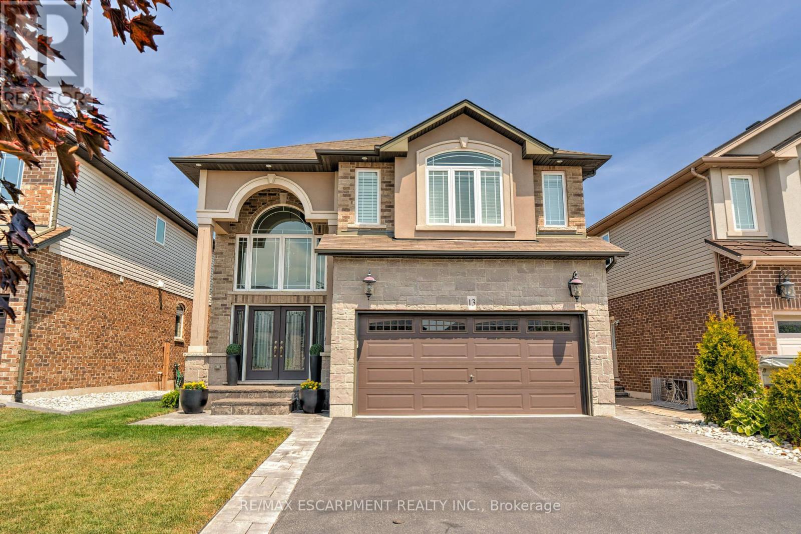 13 Biggar Cres, Grimsby, ON L3M 4E3