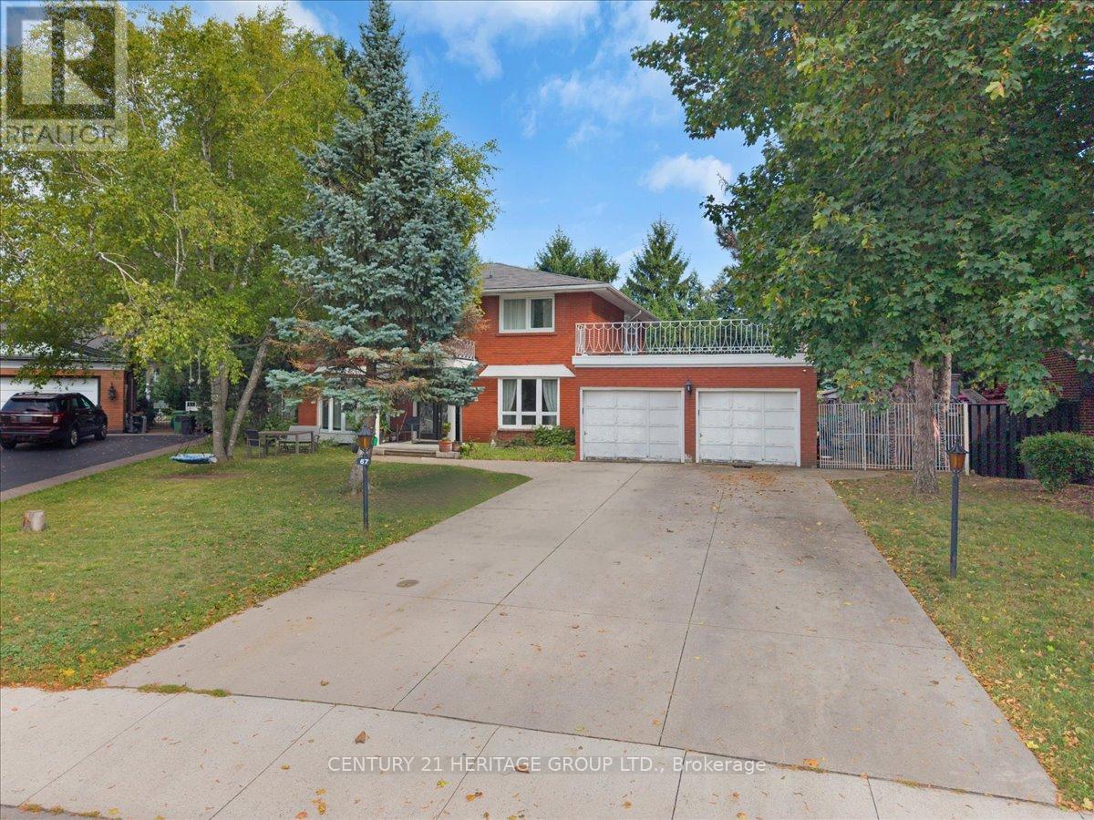 67 Elmhurst Dr, Hamilton, ON L8T 1C5