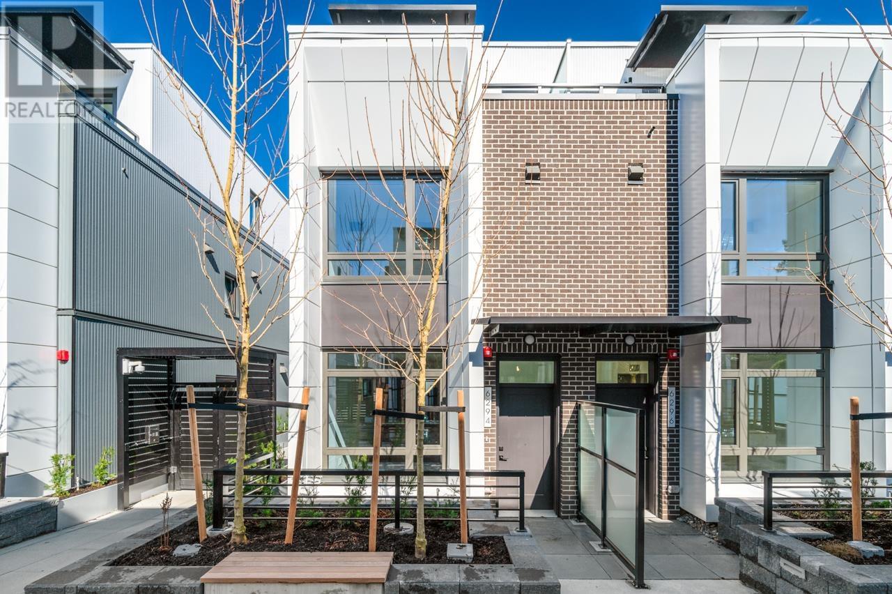 6294 Oak St, Vancouver, BC V6M 2W4