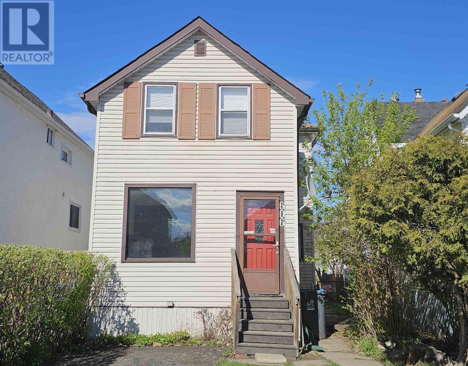 606 Mcleod St, Thunder Bay, ON P7C 2Z4