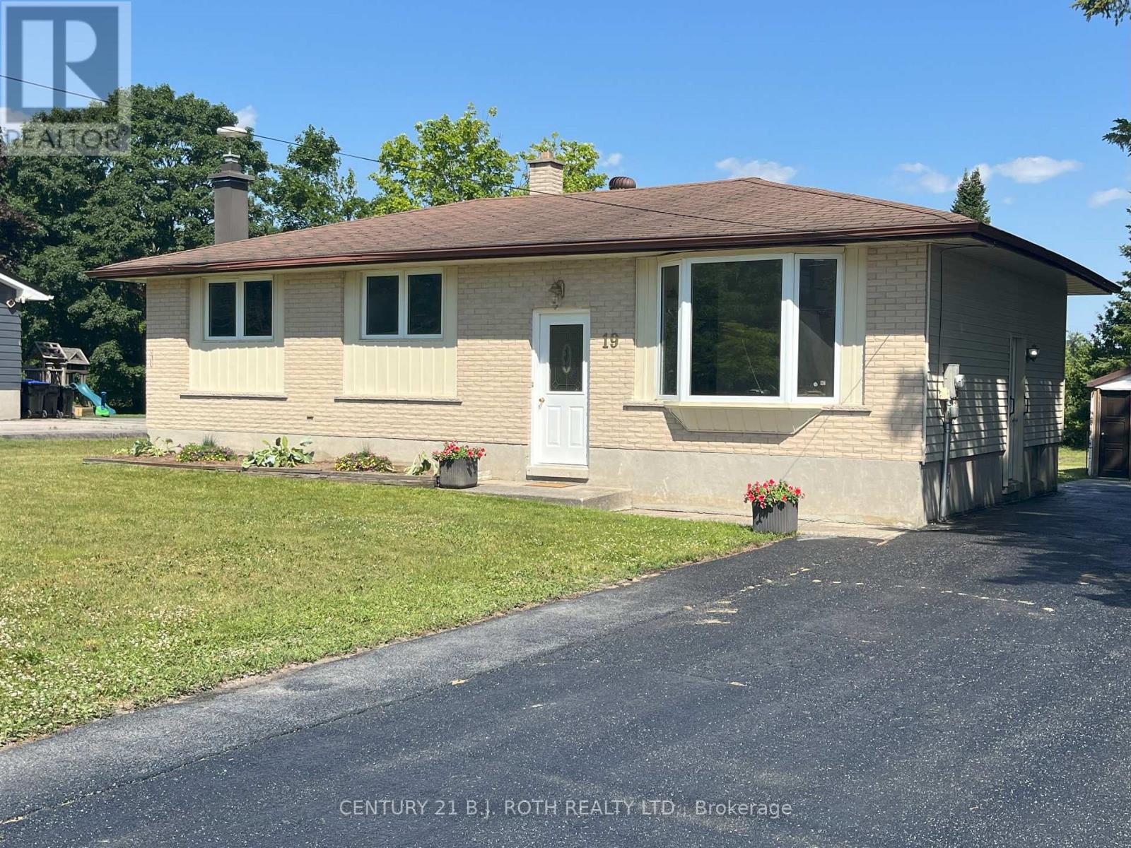 19 Finlay Mill Rd, Springwater, ON L0L 1X1