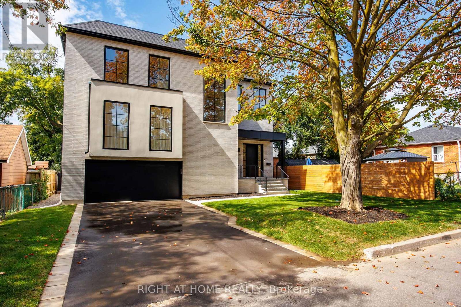120 Hammell St St, Toronto, ON M3H 2P5