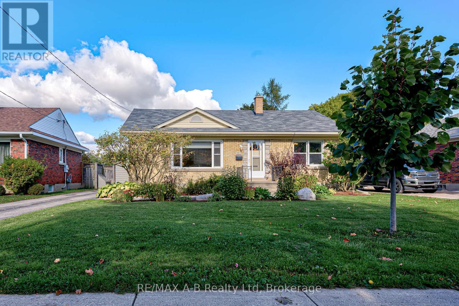 252 Hibernia St, Stratford, ON N5A 5V7
