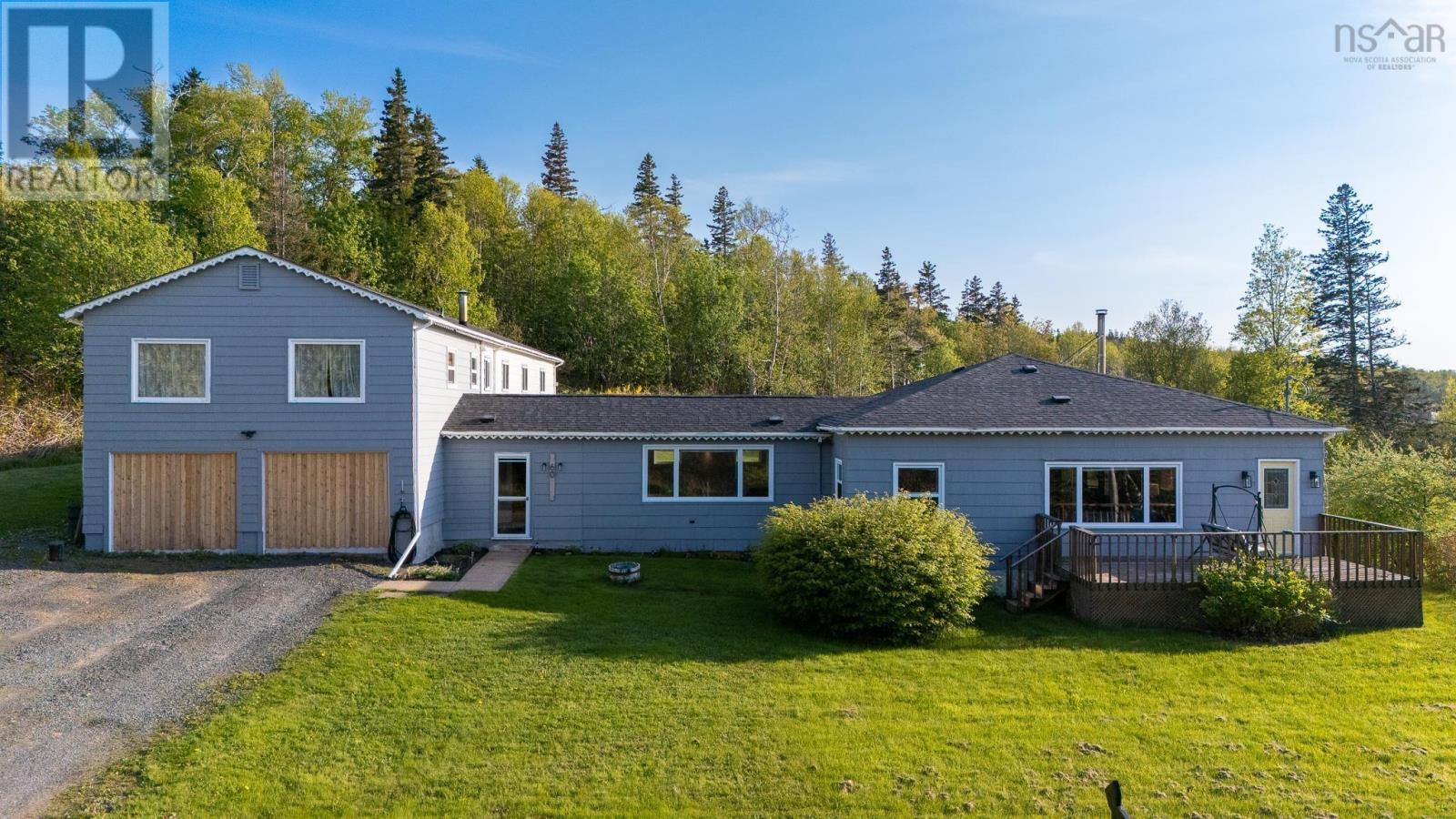 60 Cove Rd, Halls Harbour, NS B0P 1J0