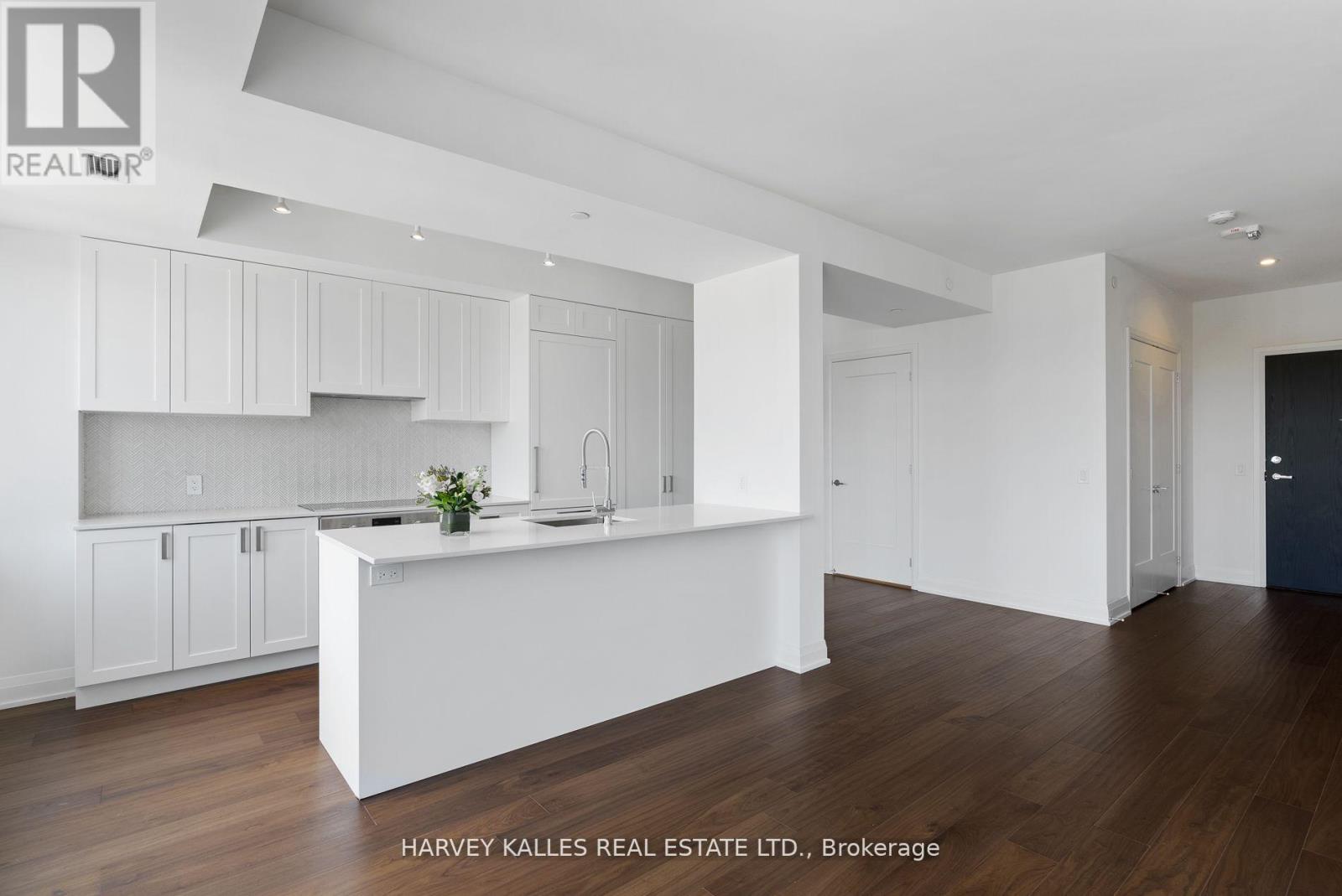 519 293 The Kingsway, Toronto Edenbridge-humber Valley, ON M9A 3C8
