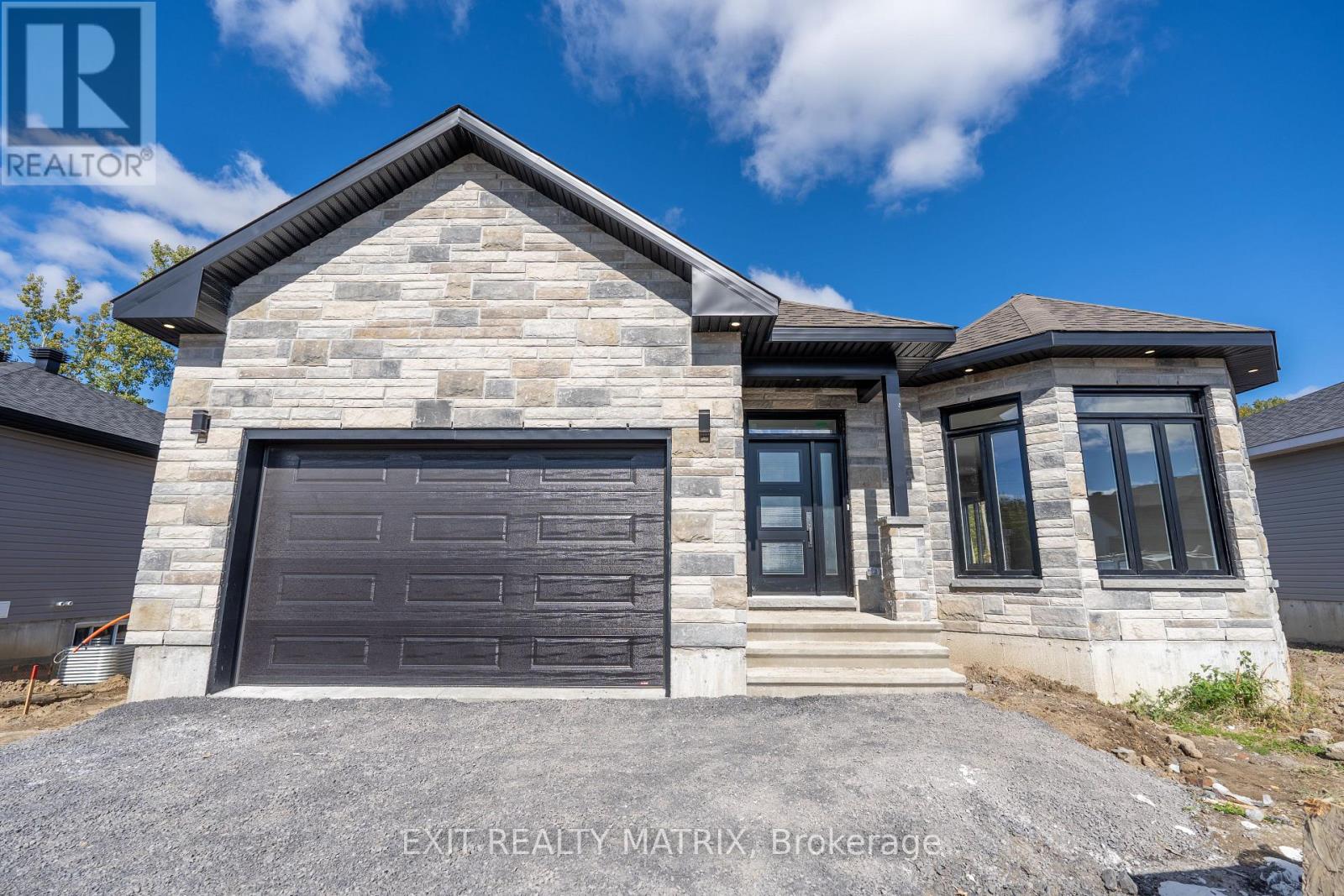1408 Caroline Ct, Cornwall, ON K6J 0C5