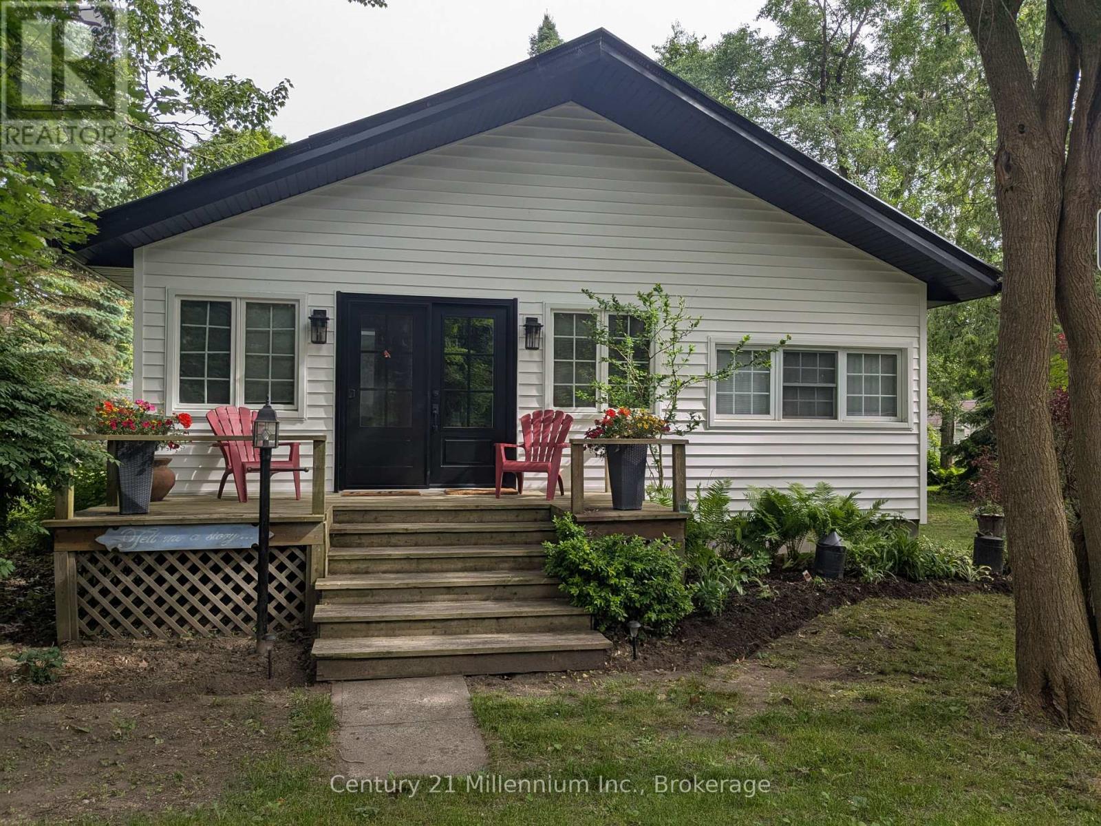 19 Hastings Ave, Tiny, ON L0L 1P0