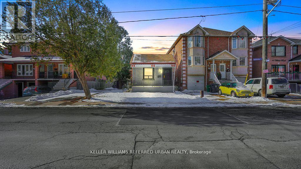 38 Hilldale Rd, Toronto, ON M6N 3Y2