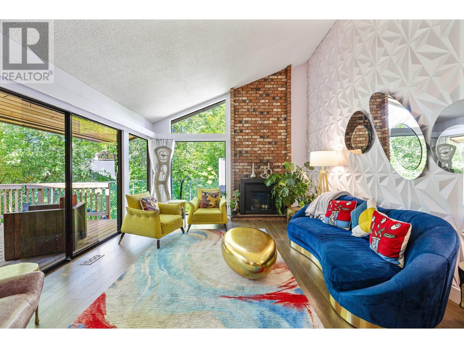 2873 Capilano Rd, North Vancouver, BC V7R 4H4