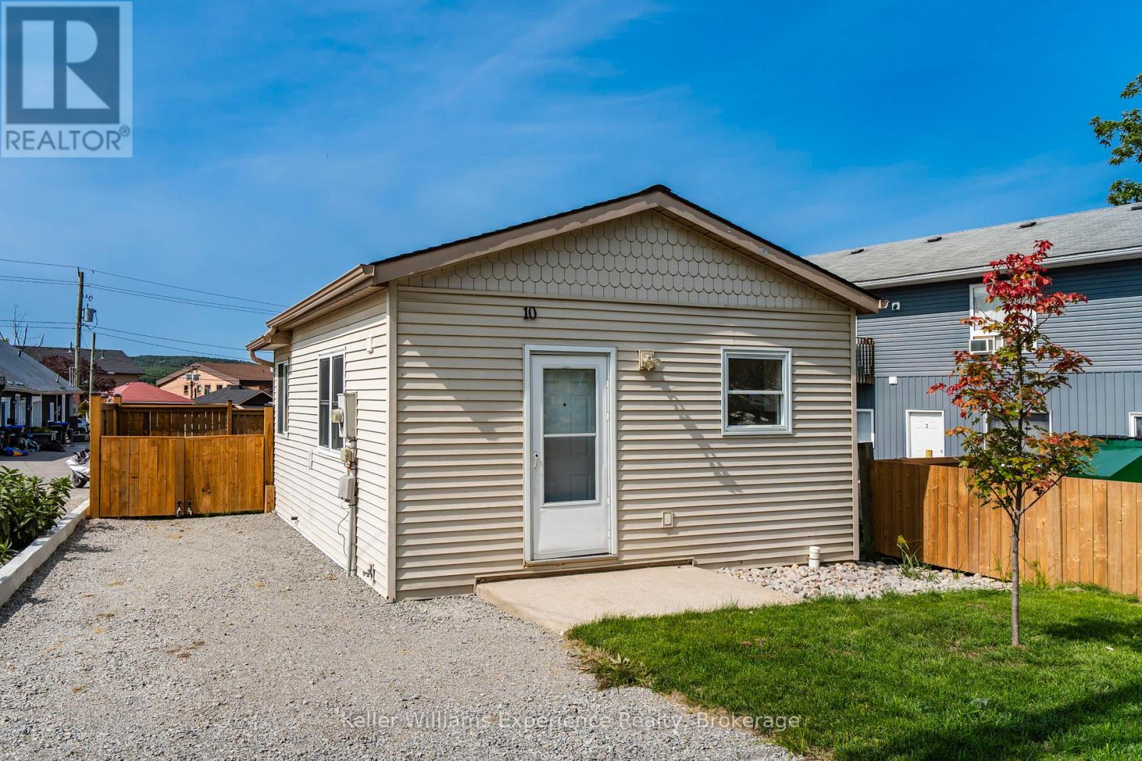 10 Levi Simon Trl, Penetanguishene, ON L9M 1A4