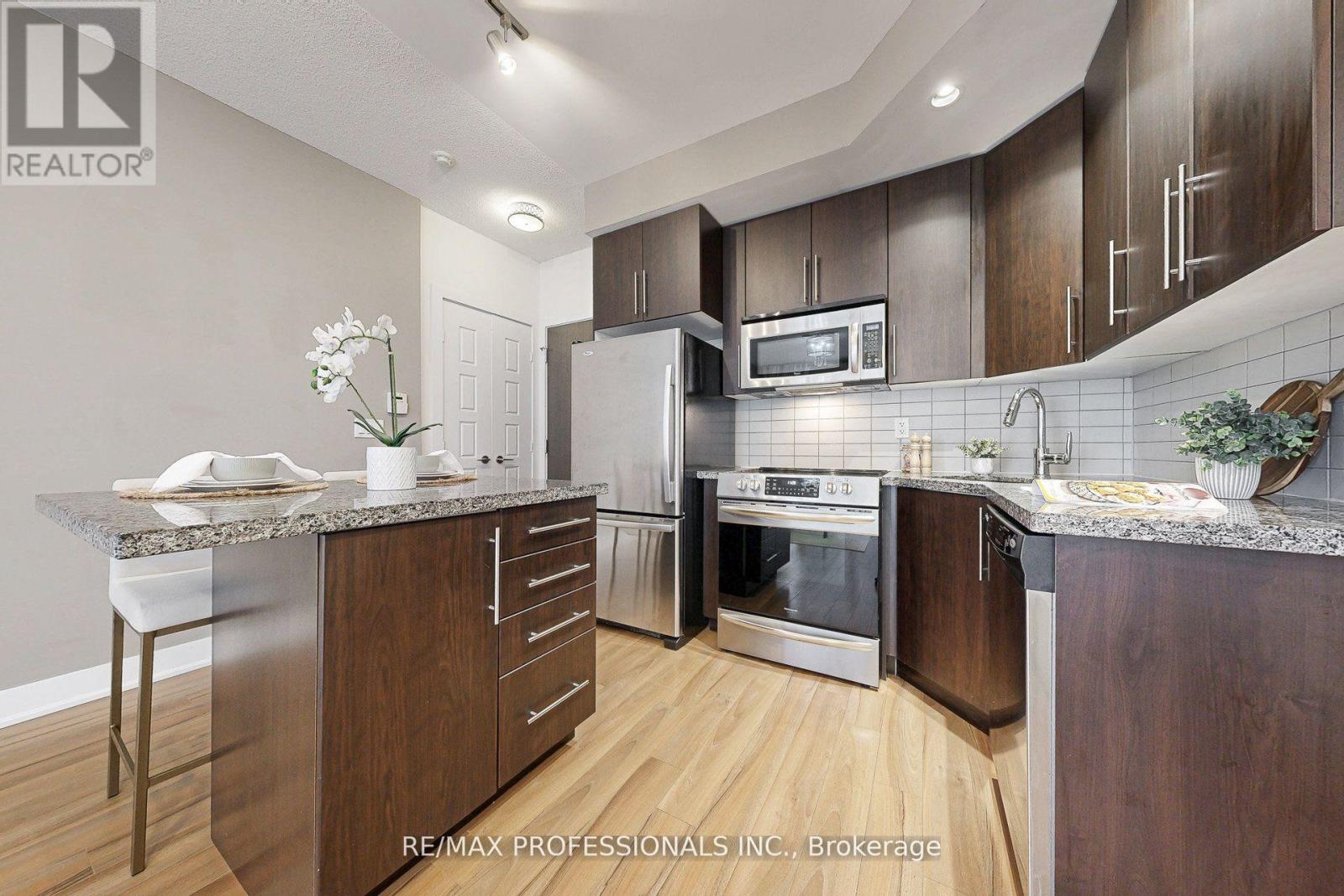 1601 28 Linden St, Toronto, ON M4Y 0A4