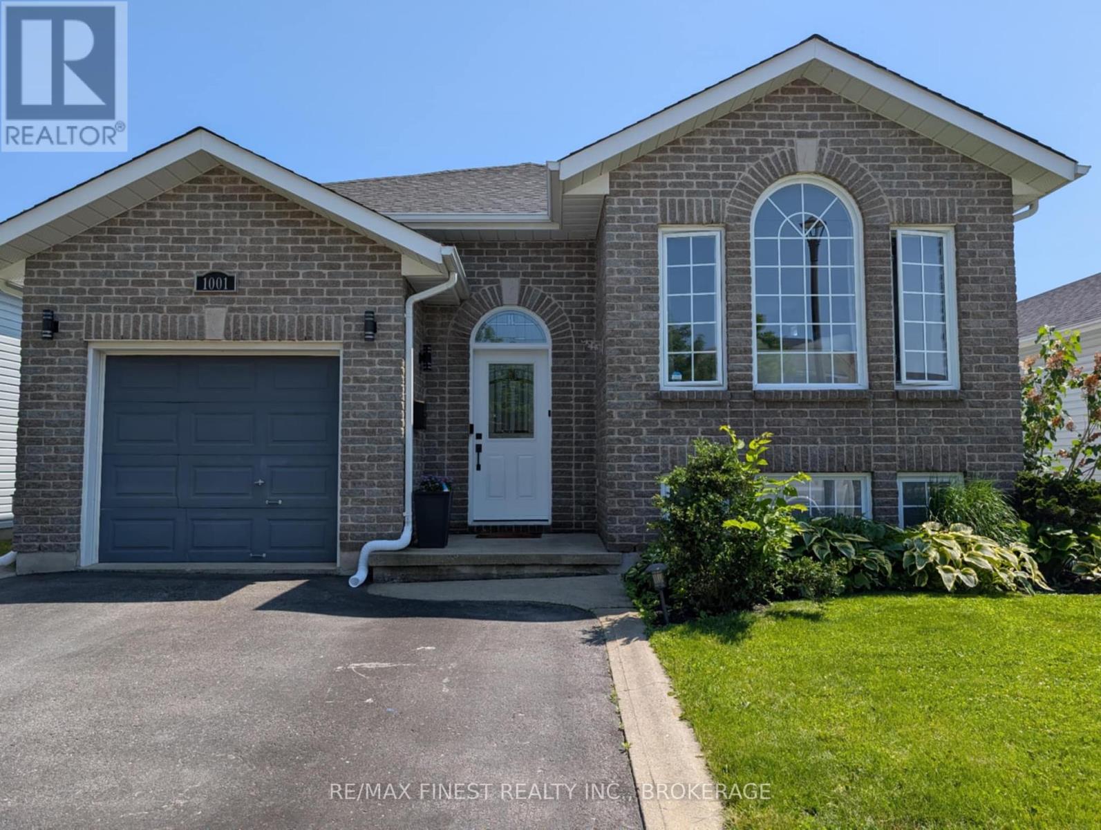 1001 Bluffwood Ave, Kingston, ON K7K 7K6