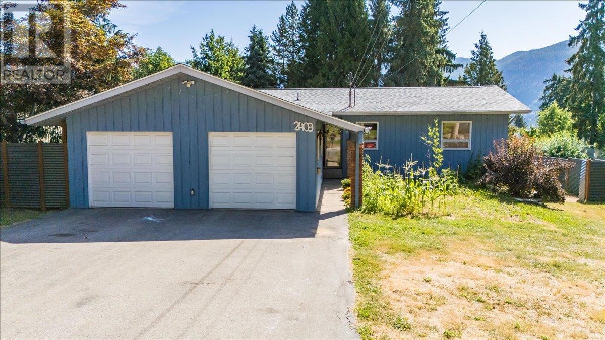 2409 11 Avenue, Castlegar, BC V1N 3B1