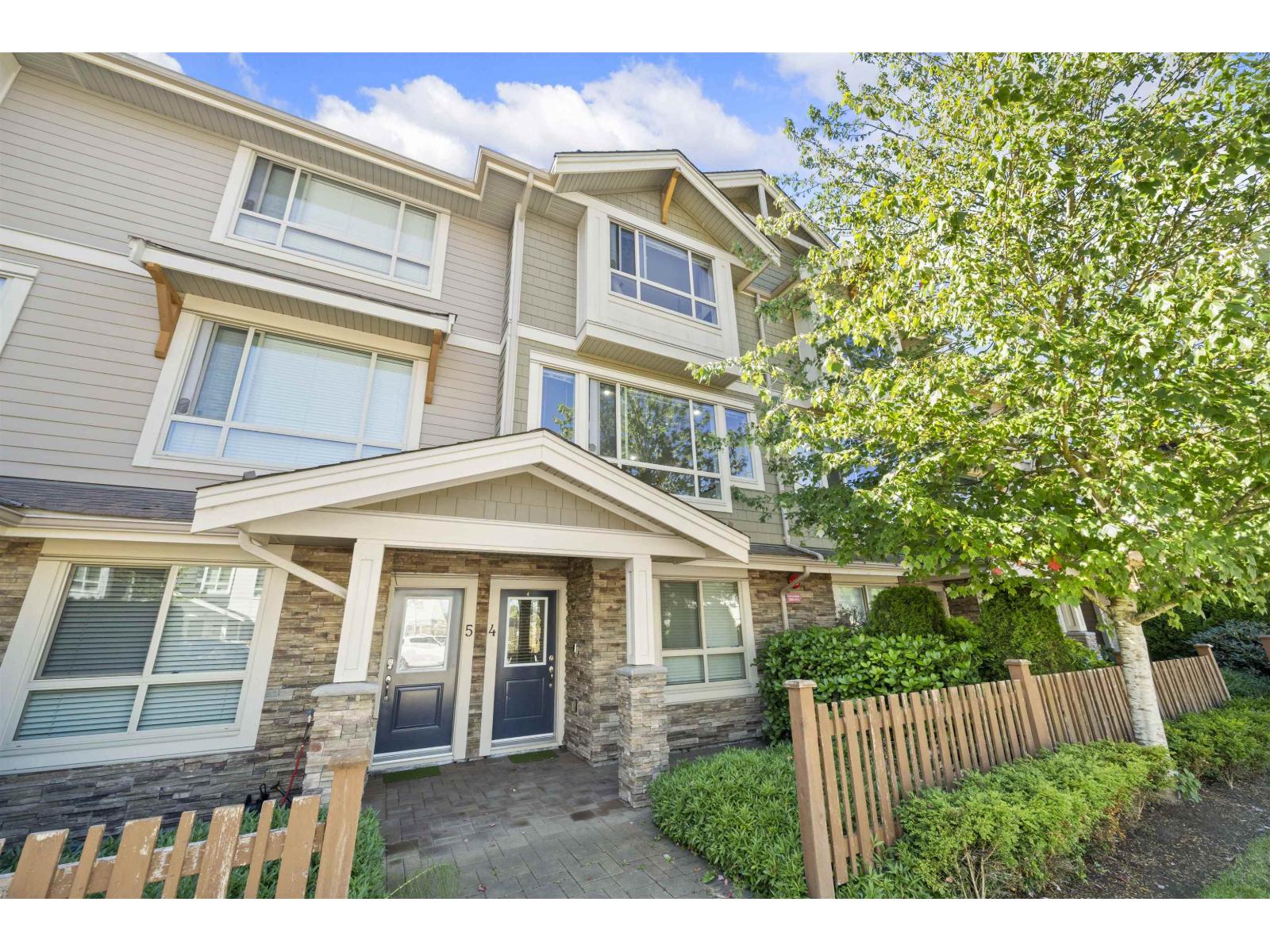19752 55a Avenue Unit 4, Langley, BC V3A 3X2