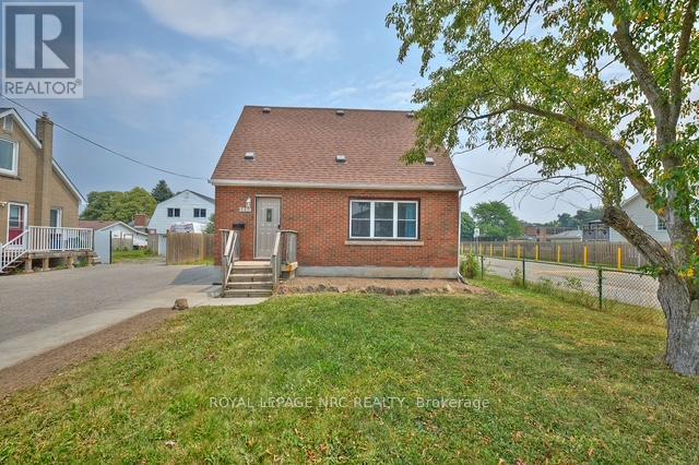 3090 Dorchester Rd, Niagara Falls, ON L2J 1X3