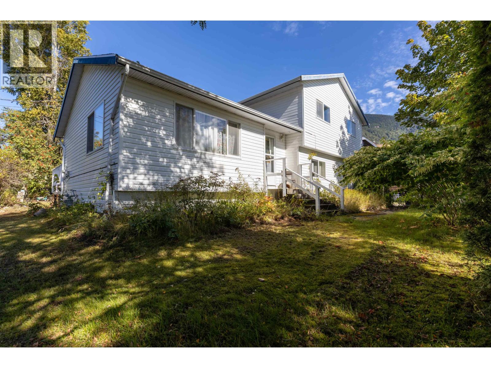 3566 Newell Ave, Terrace, BC V8G 5A6