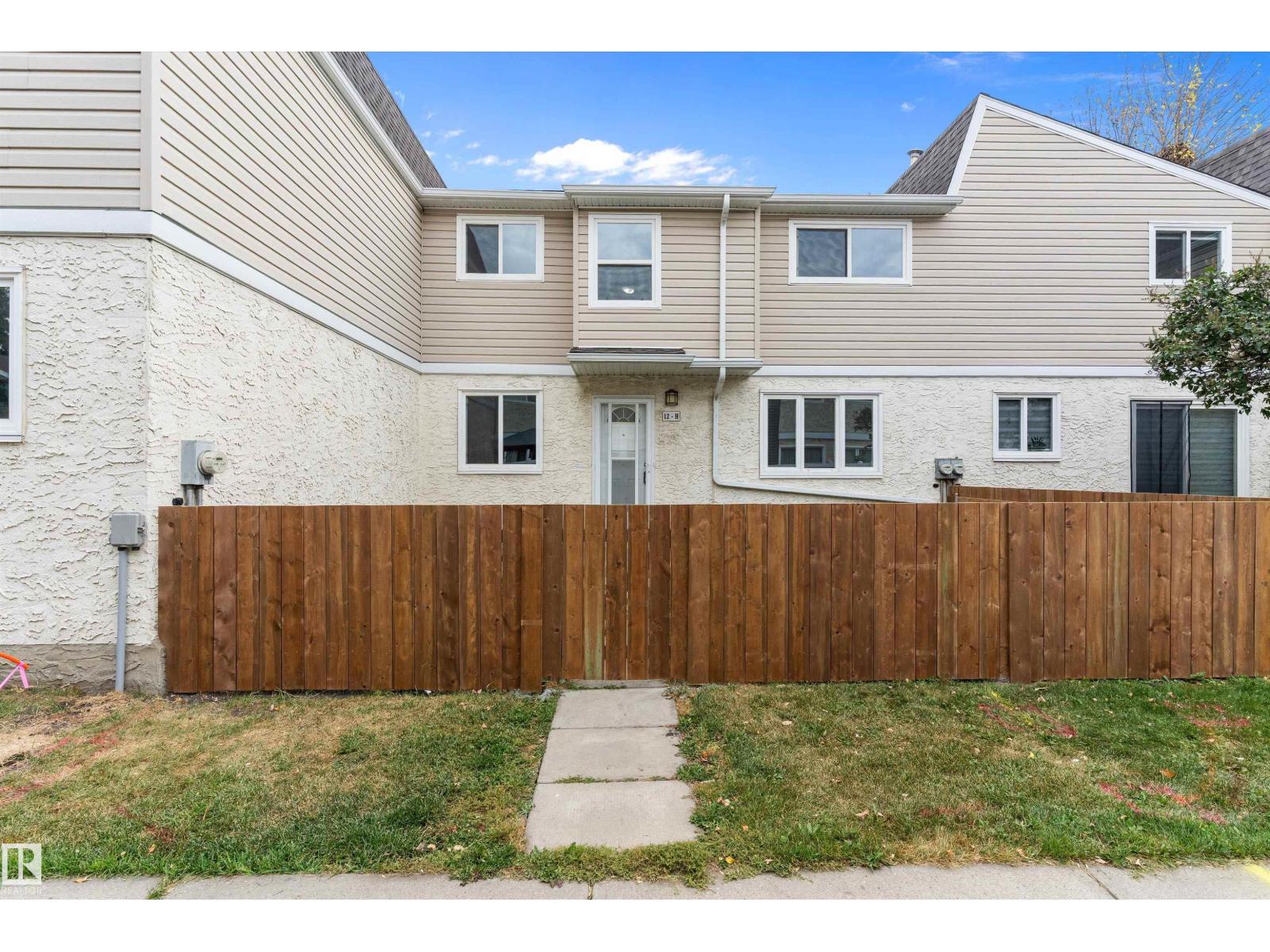 12 Clareview Vlg NW #h, Edmonton, AB T5A 3P2