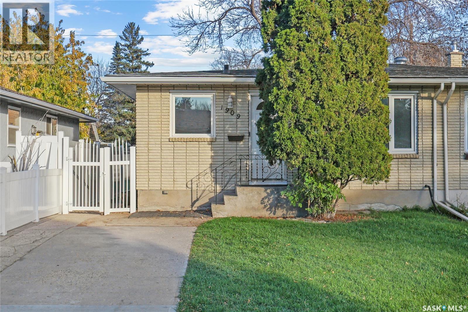 1909 Arthur St, Regina, SK S4T 4W6