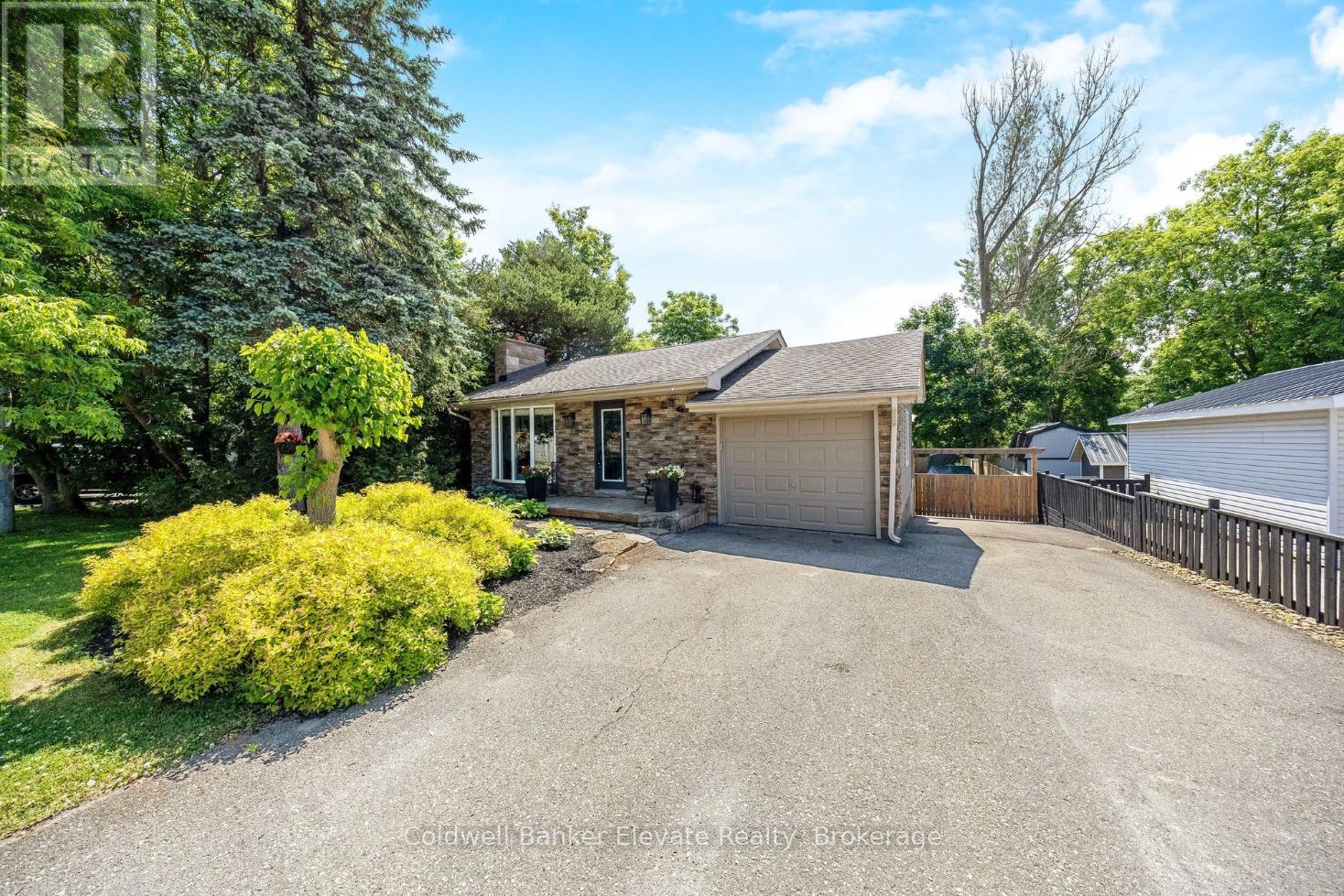 3 Lorne St, Erin, ON N0B 1T0