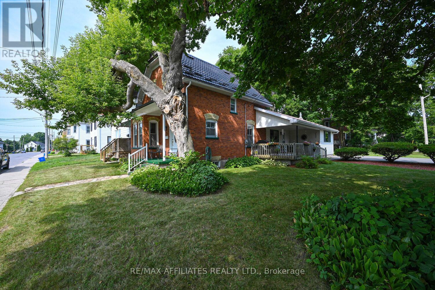 74 William St E, Smiths Falls, ON K7A 1C7