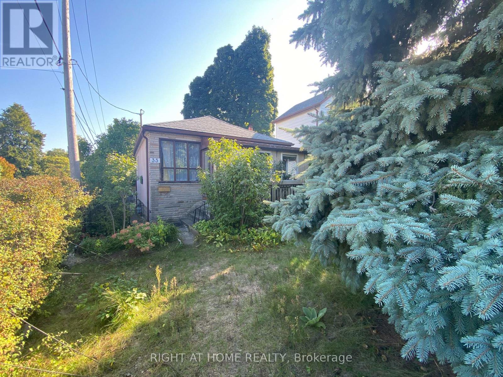 33 Waniska Ave, Toronto Stonegate-queensway, ON M8Y 1R1