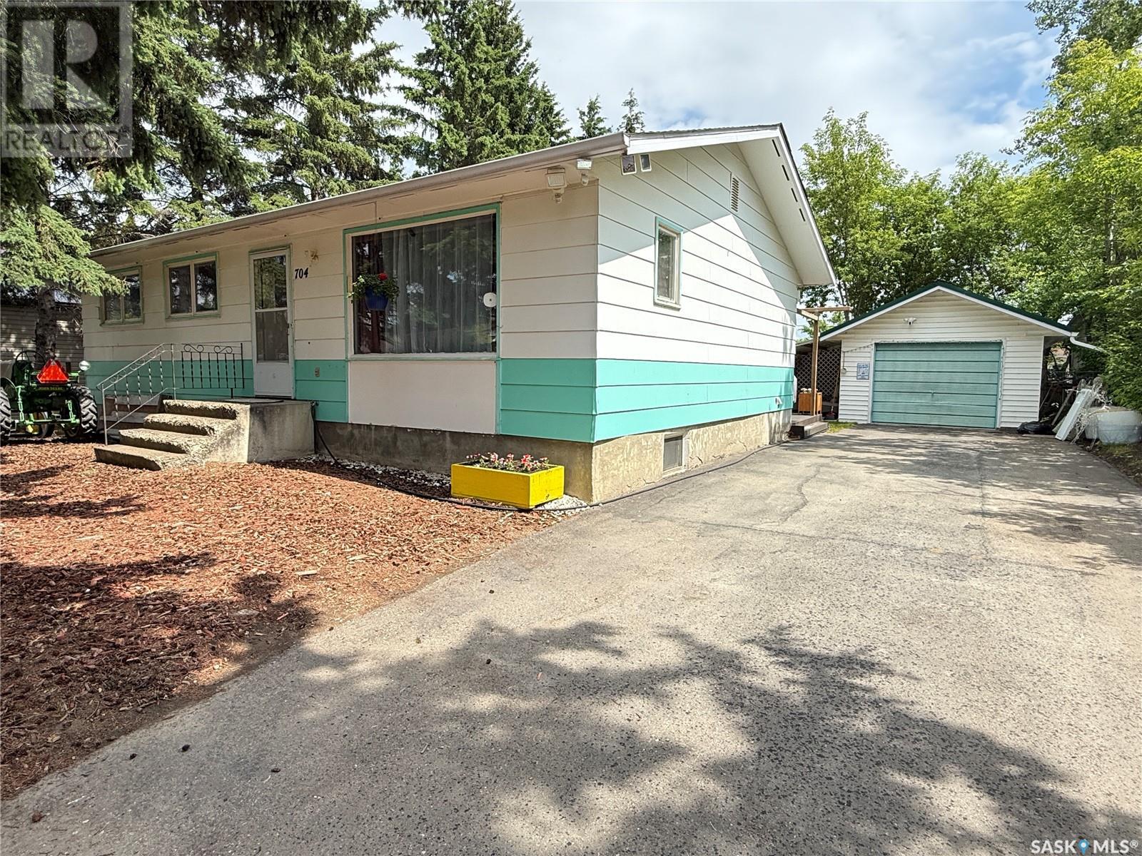 704 1st Avenue, Loon Lake, SK S0M 1L0
