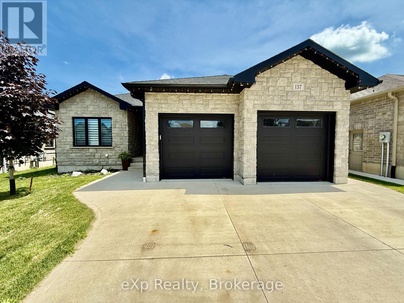 137 17th Avenue A, Hanover, ON N4N 0B5