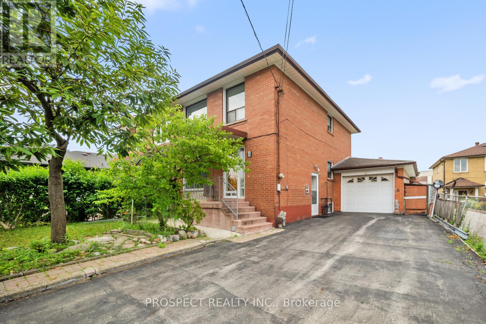 8 Sonnet Ct, Toronto, ON M6L 1J7