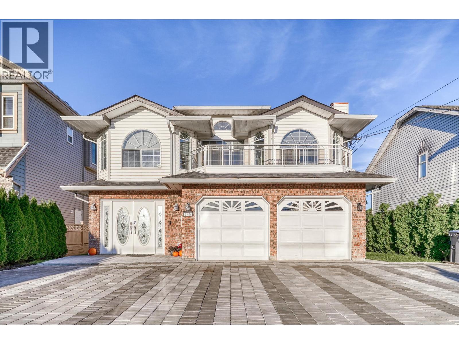 345 Fenton St, New Westminster, BC V3M 5J1