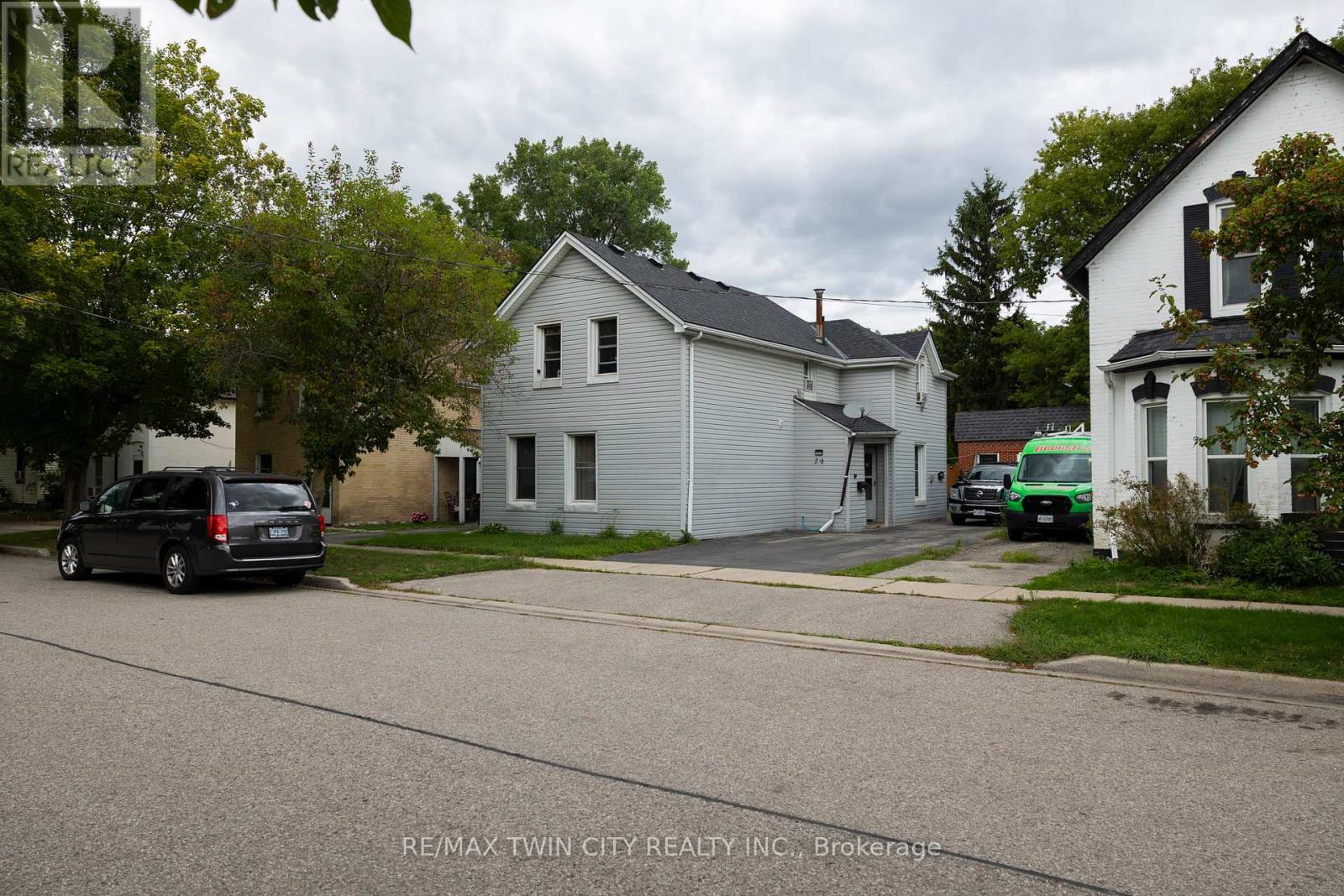20 Superior St, Brantford, ON N3S 2K1