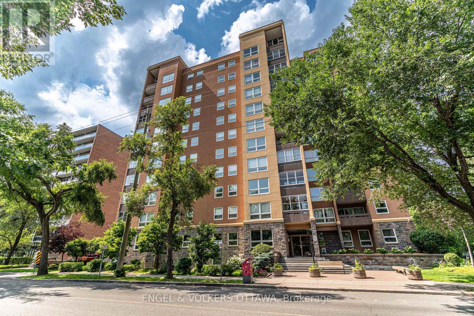 906 373 Laurier Ave E, Ottawa, ON K1N 8X6