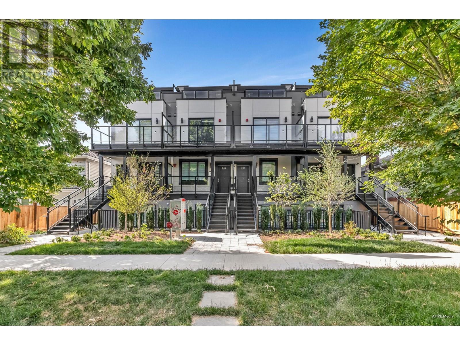 2122 E 32nd Avenue Unit 101, Vancouver, BC V5N 3B9