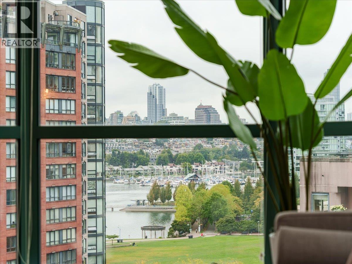 212 Davie Street Unit 1105, Vancouver, BC V6B 5Z4