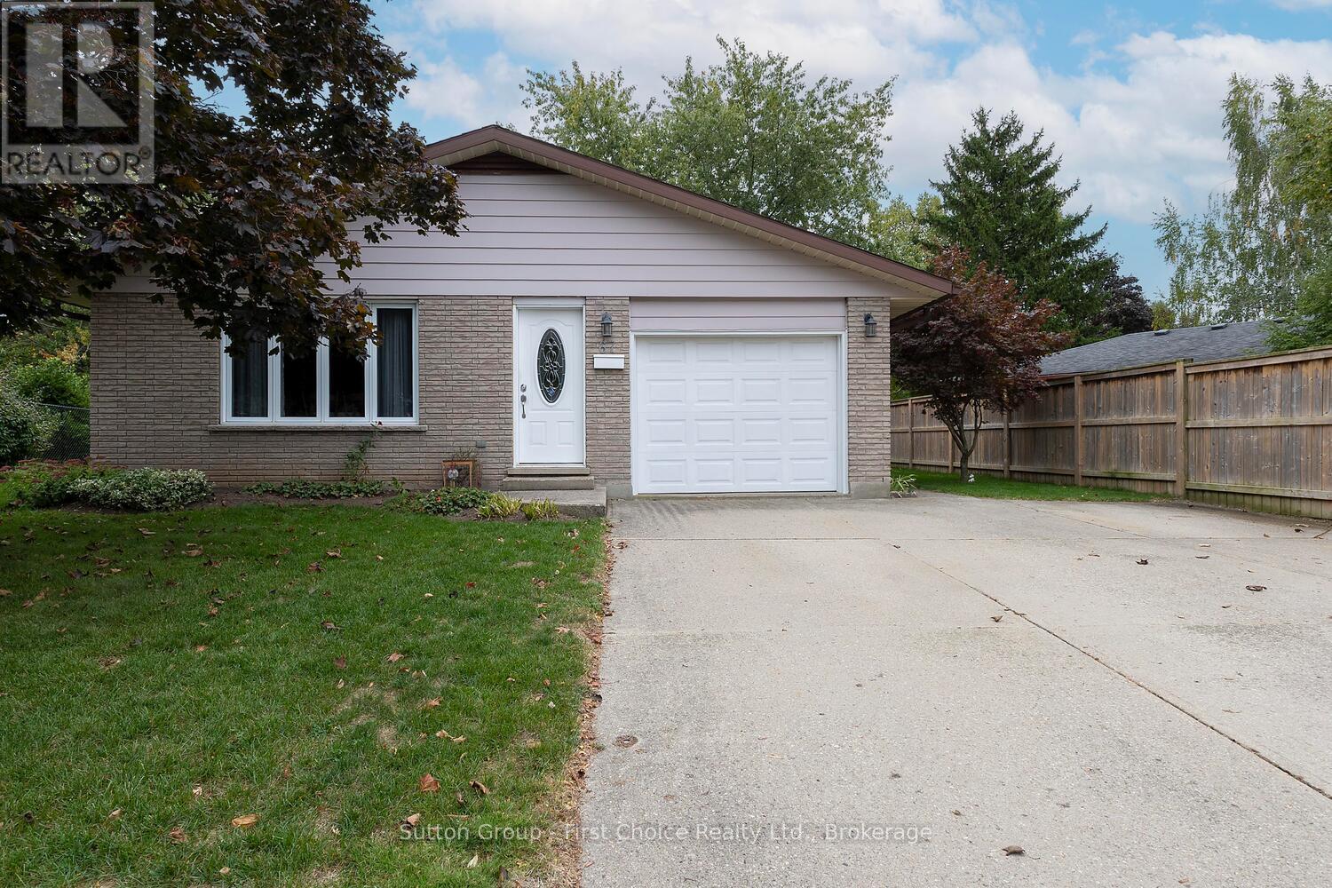 67 Dixon Rd, Stratford, ON N5A 6X9