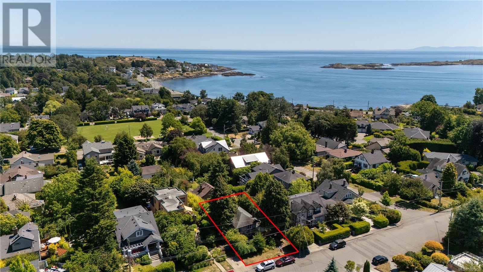 517 Victoria Ave, Oak Bay, BC V8S 4M8