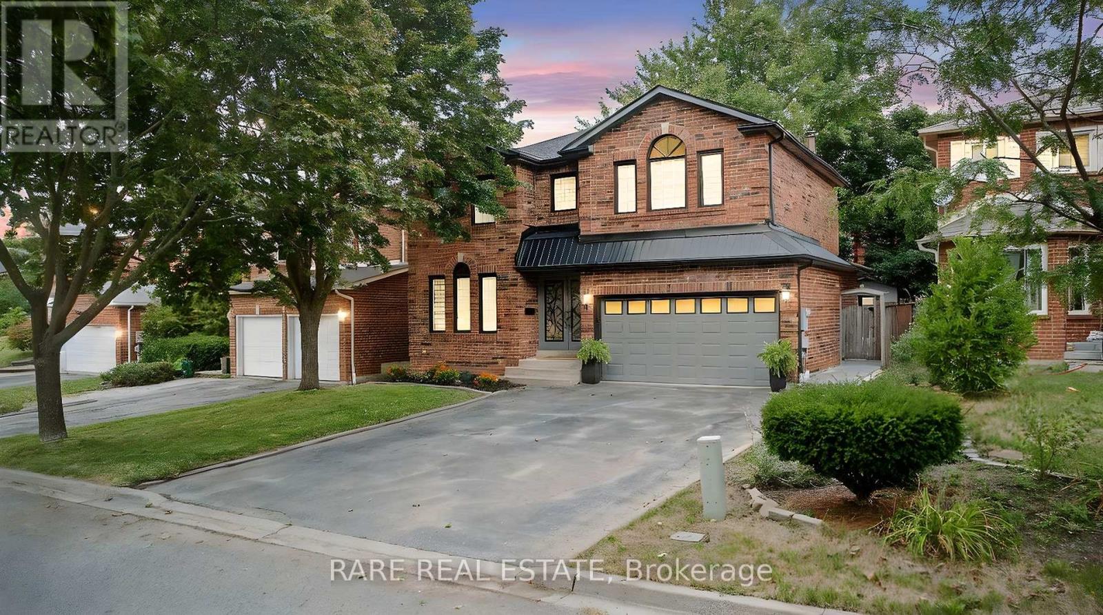 6 Carmichael Dr, Whitby, ON L1N 9A4