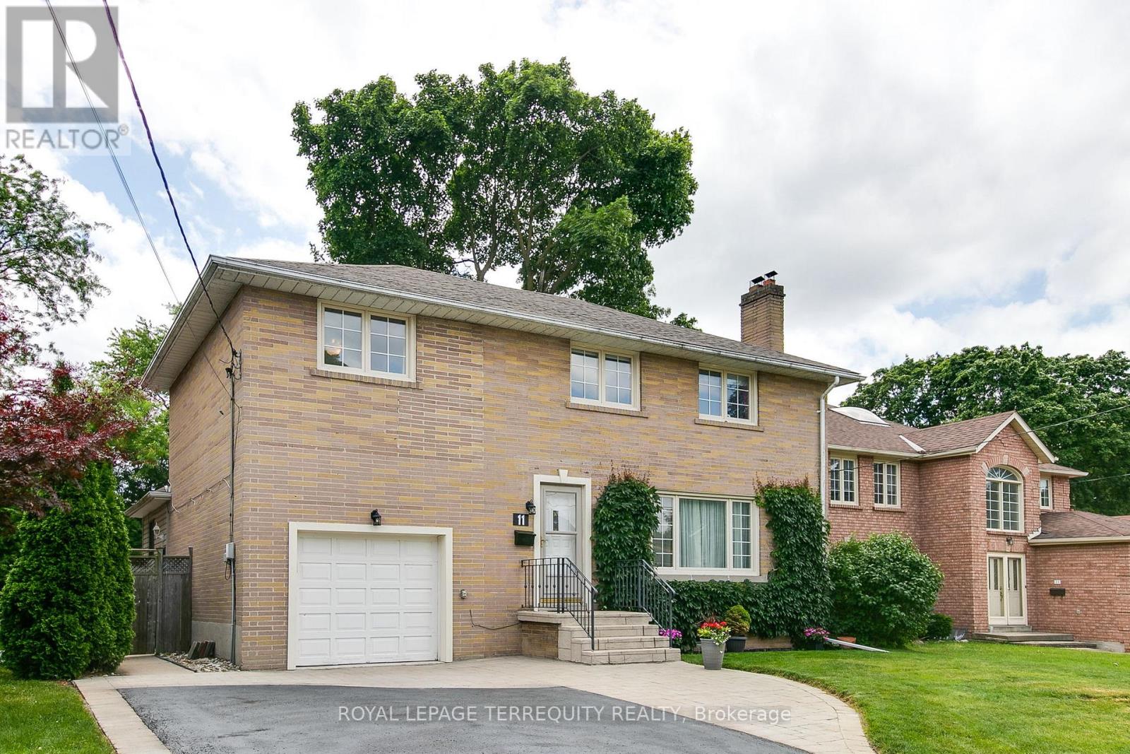 11 Urbandale Ave, Toronto, ON M2M 2G9