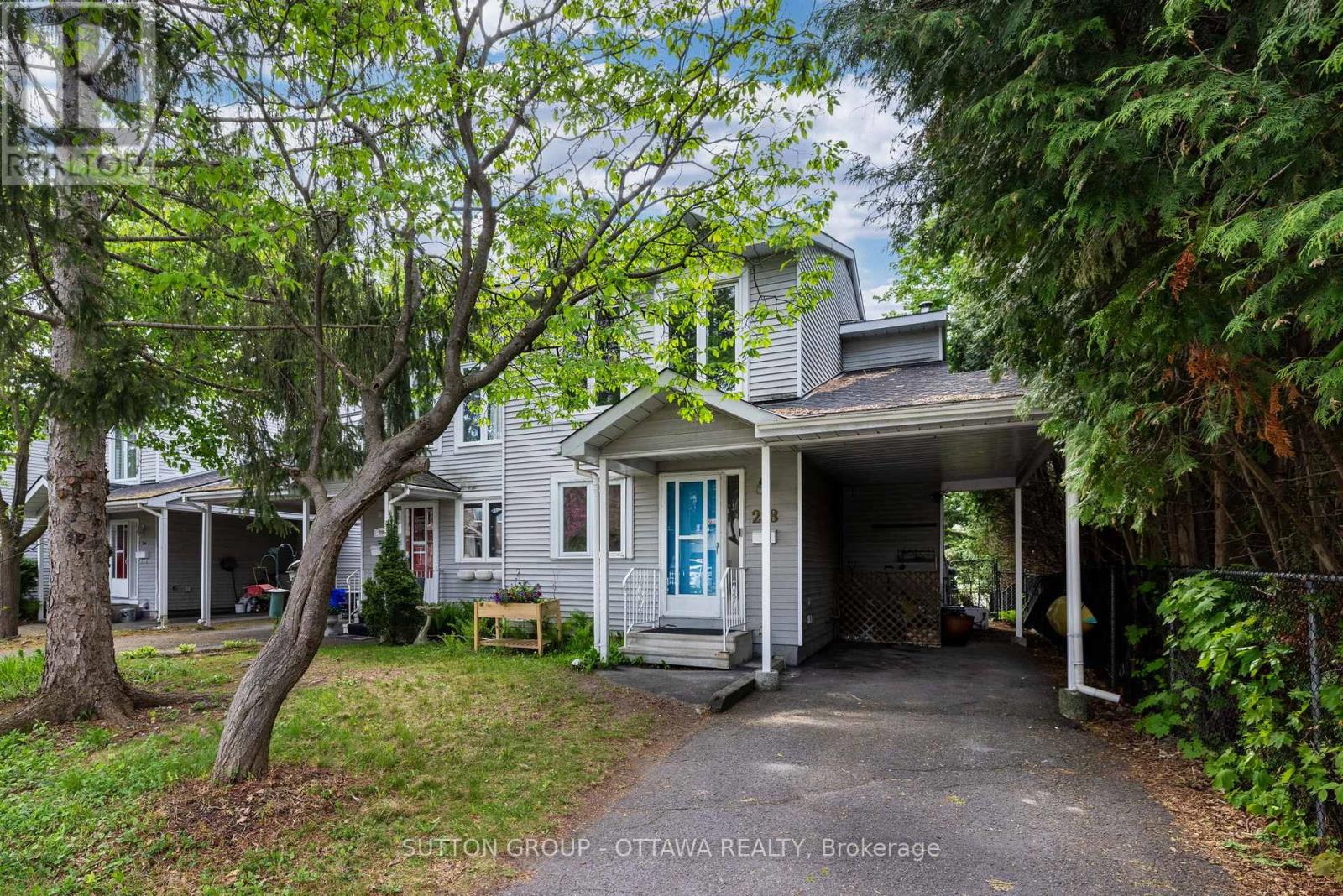 218 Switzer Ave, Ottawa, ON K1Z 7H9