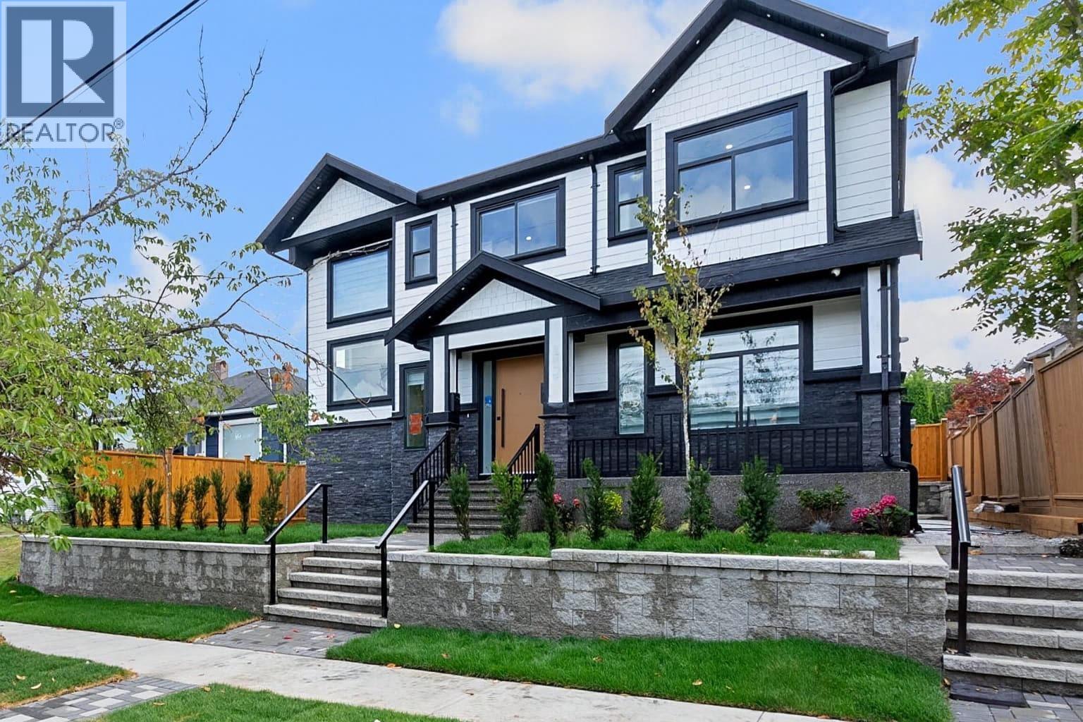 218 Osborne Ave, New Westminster, BC V3L 1Y8